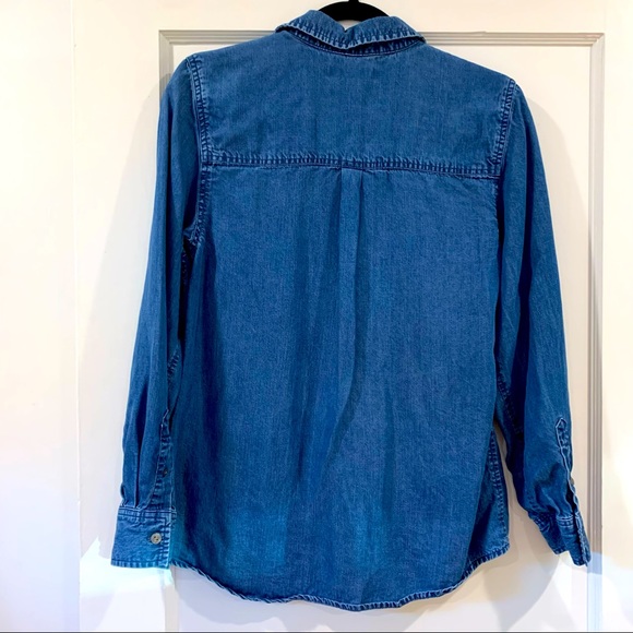 ✨ Chambray Denim Button Down Shirt - S - Picture 2 of 13